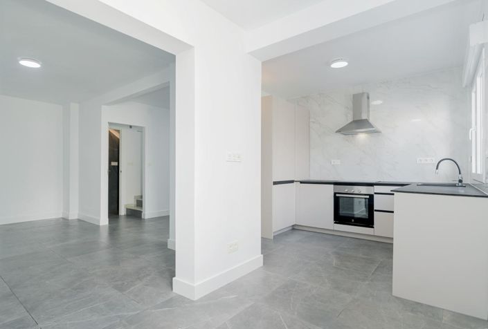 Image No.11-3 Bed Townhouse for sale