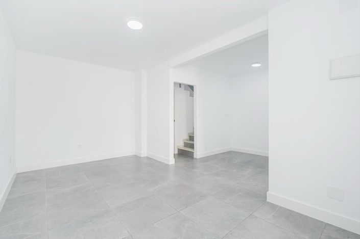 Image No.20-3 Bed Townhouse for sale