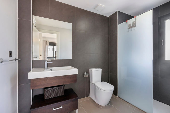 Image No.25-2 Bed Apartment for sale