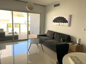 5770278680f415d984daxlarge