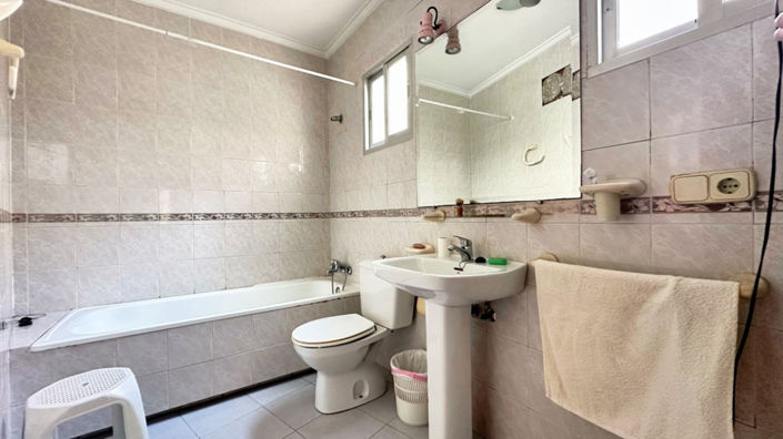 Image No.24-6 Bed Apartment for sale