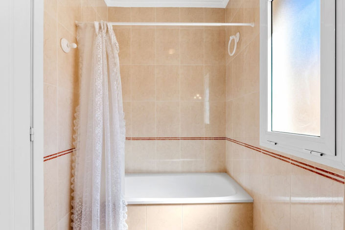 Image No.17-2 Bed Villa for sale