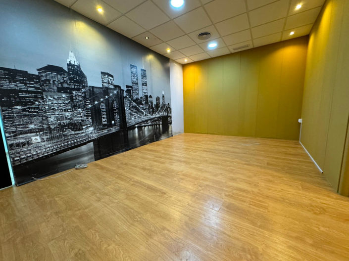 Image No.10-1 Bed Commercial for sale