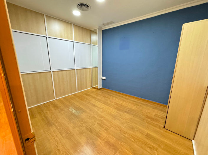 Image No.9-1 Bed Commercial for sale