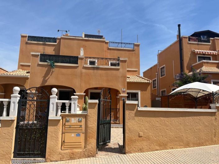 Image No.1-3 Bed Townhouse for sale