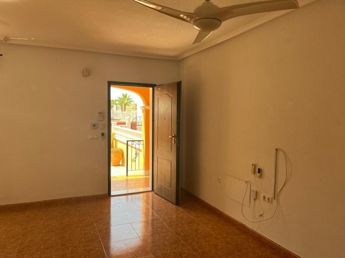 Image No.23-3 Bed Townhouse for sale