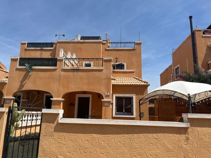 Image No.24-3 Bed Townhouse for sale