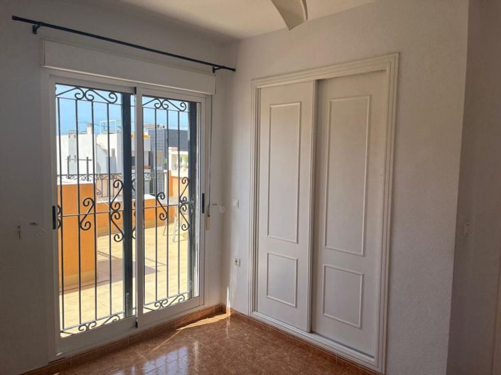 Image No.32-3 Bed Townhouse for sale