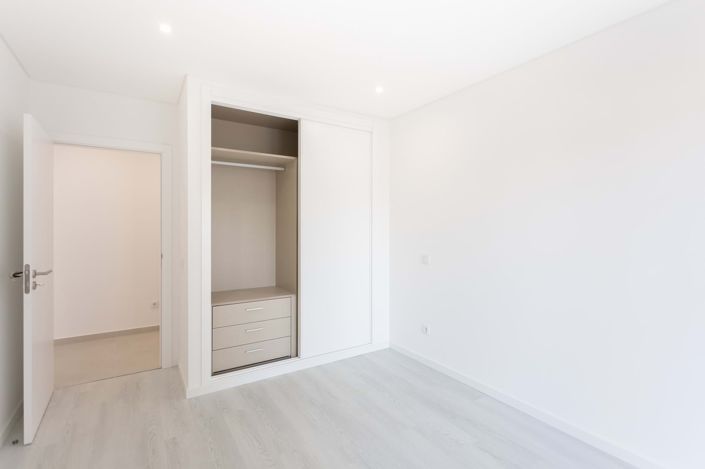 Image No.8-3 Bed Apartment for sale