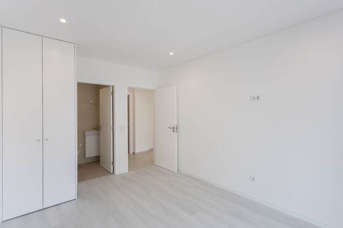 Image No.9-3 Bed Apartment for sale