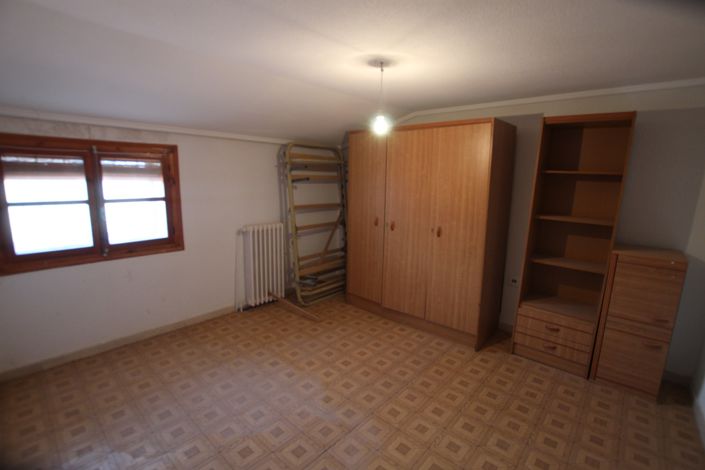 Image No.17-6 Bed Country House for sale