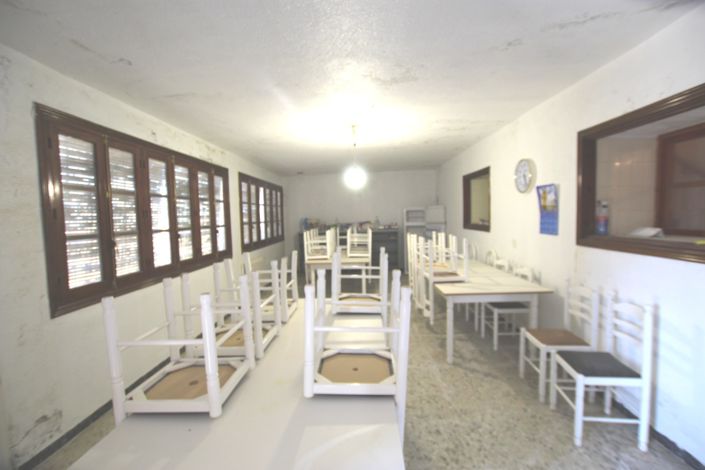 Image No.2-6 Bed Country House for sale