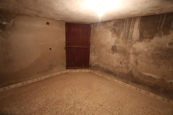 Image No.23-6 Bed Country House for sale