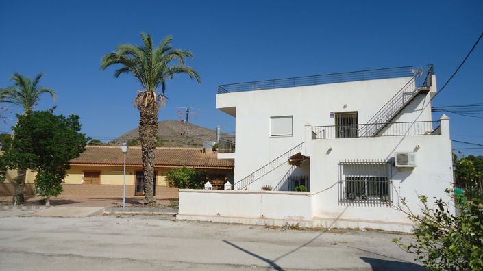 Image No.1-8 Bed Commercial for sale