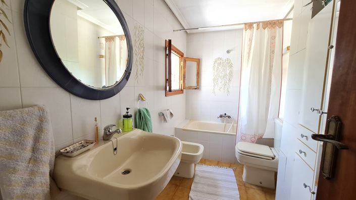 Image No.15-8 Bed Villa for sale