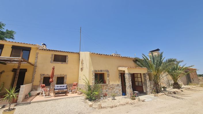 Image No.1-4 Bed Villa for sale