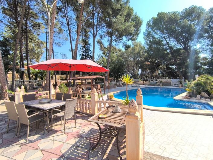 Image No.1-10 Bed Villa for sale