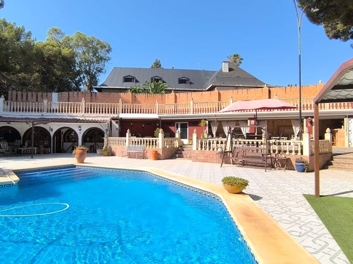 Image No.12-10 Bed Villa for sale