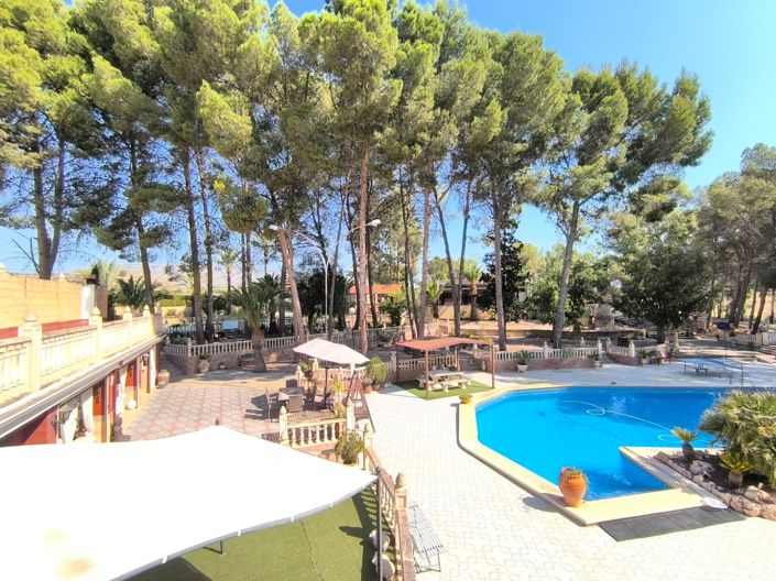 Image No.2-10 Bed Villa for sale