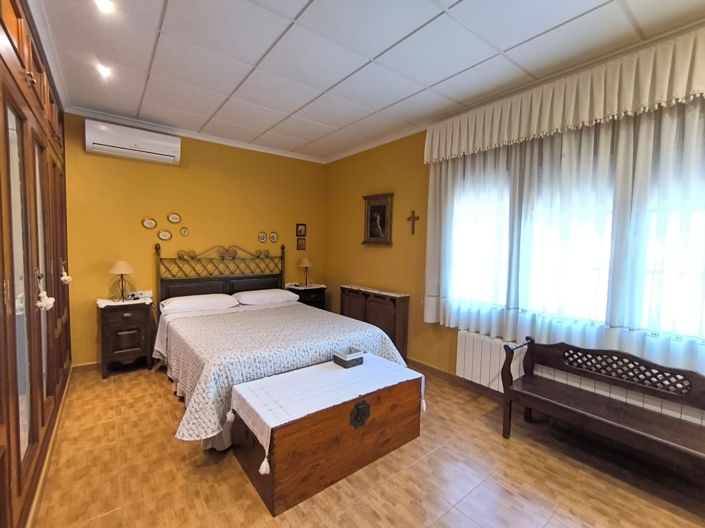 Image No.30-10 Bed Villa for sale