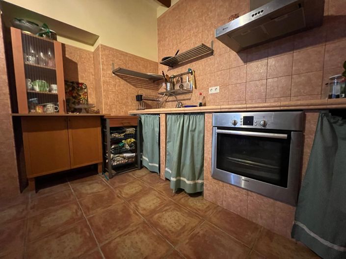 Image No.17-5 Bed Townhouse for sale