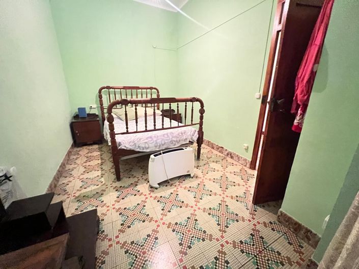 Image No.40-5 Bed Townhouse for sale