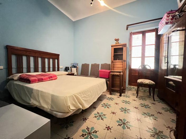 Image No.44-5 Bed Townhouse for sale