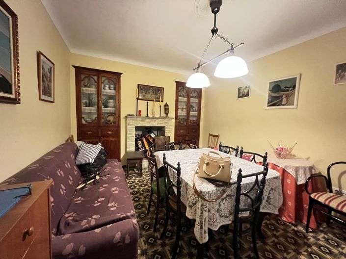 Image No.9-5 Bed Townhouse for sale