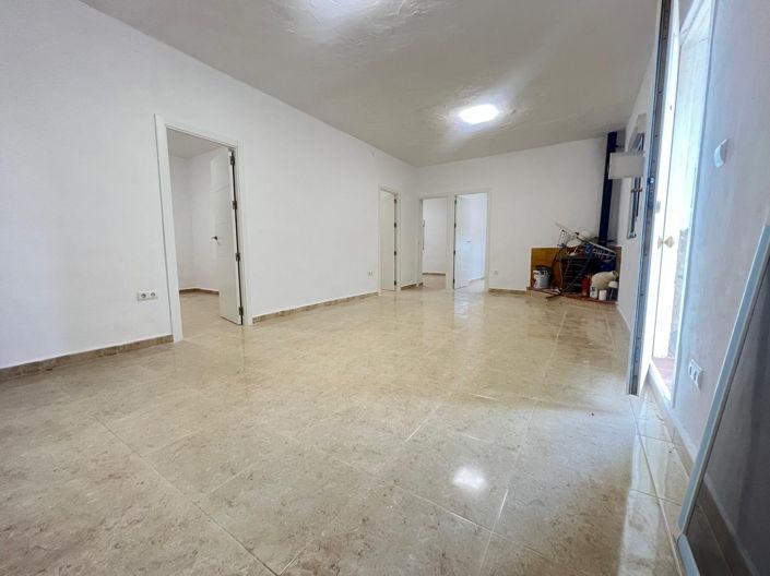 Image No.2-4 Bed Villa for sale