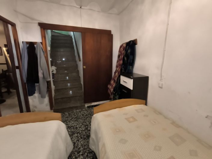 Image No.13-5 Bed Townhouse for sale