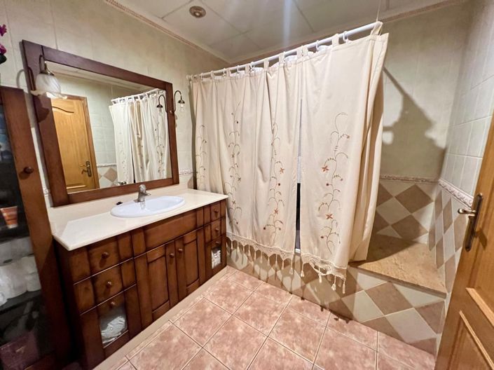 Image No.35-3 Bed Townhouse for sale