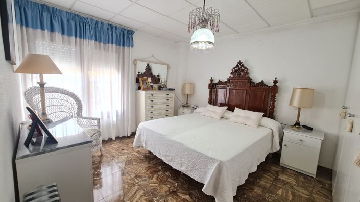 Image No.11-4 Bed Townhouse for sale