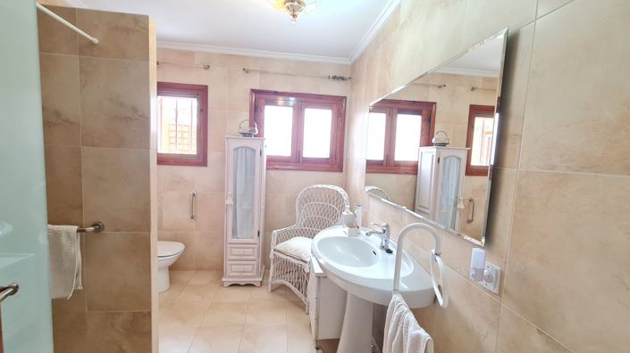 Image No.13-4 Bed Townhouse for sale