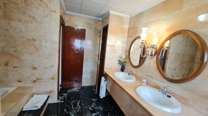 Image No.33-4 Bed Townhouse for sale