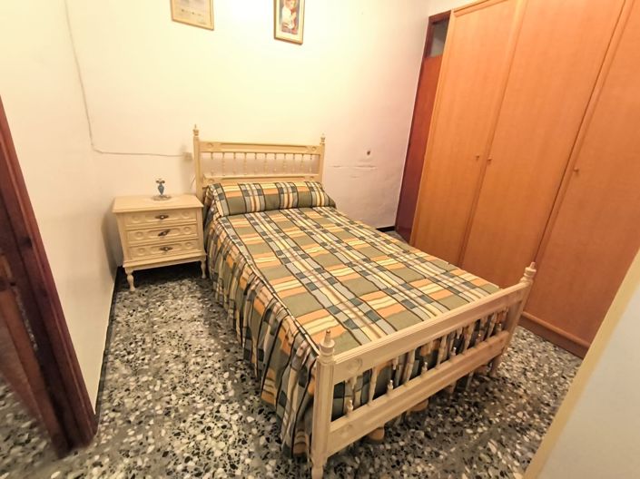 Image No.13-6 Bed Townhouse for sale