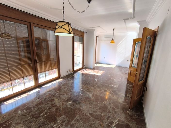 Image No.12-5 Bed Townhouse for sale