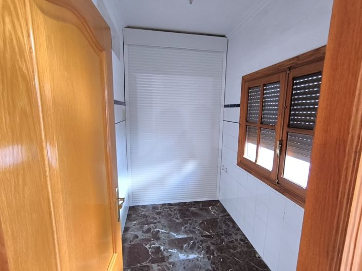 Image No.15-5 Bed Townhouse for sale