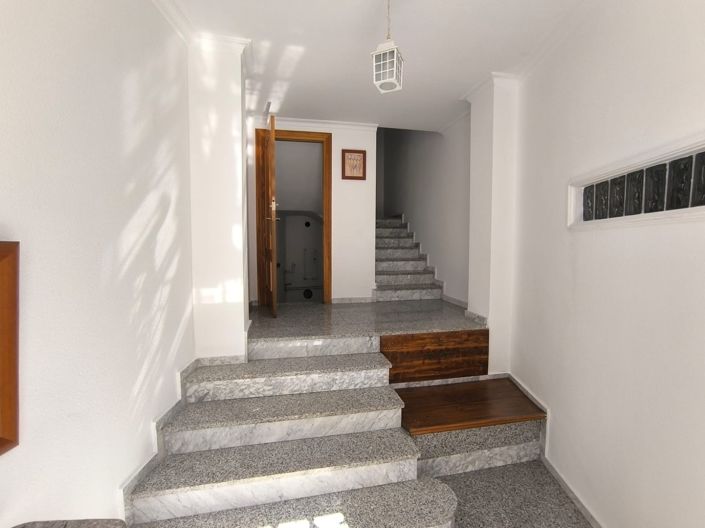 Image No.23-5 Bed Townhouse for sale