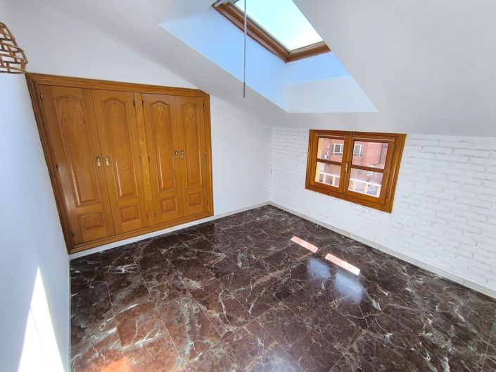 Image No.6-5 Bed Townhouse for sale