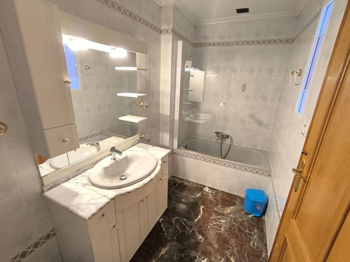 Image No.7-5 Bed Townhouse for sale