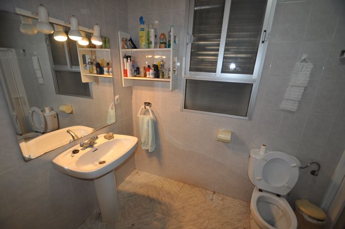 Image No.13-6 Bed Townhouse for sale