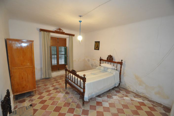 Image No.6-6 Bed Townhouse for sale