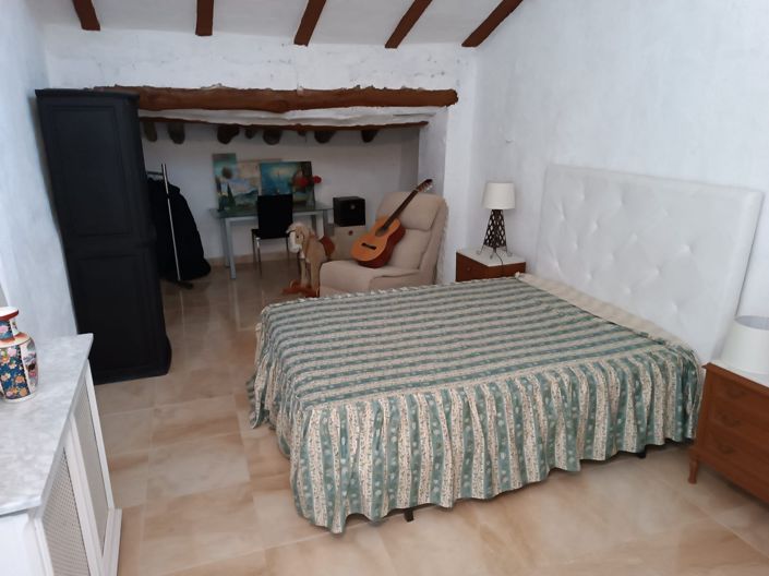 Image No.10-6 Bed Country House for sale