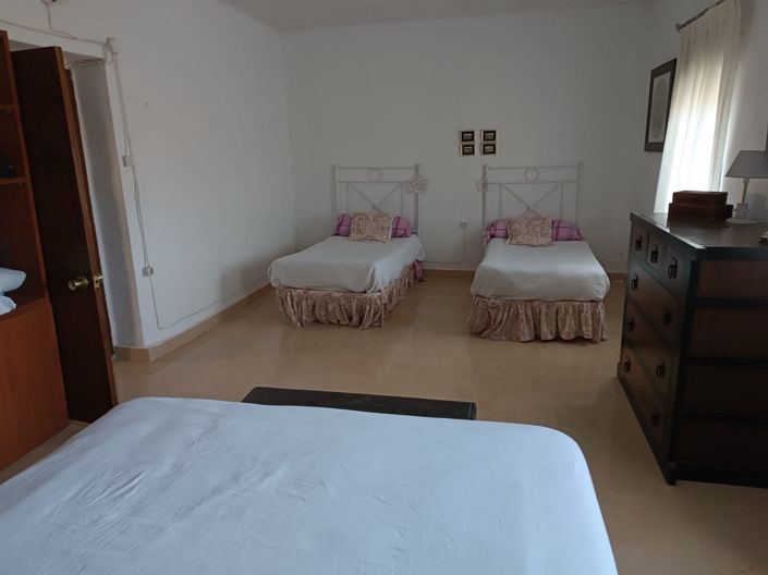 Image No.8-6 Bed Country House for sale