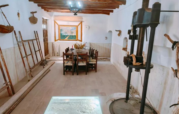 Image No.2-6 Bed Country House for sale