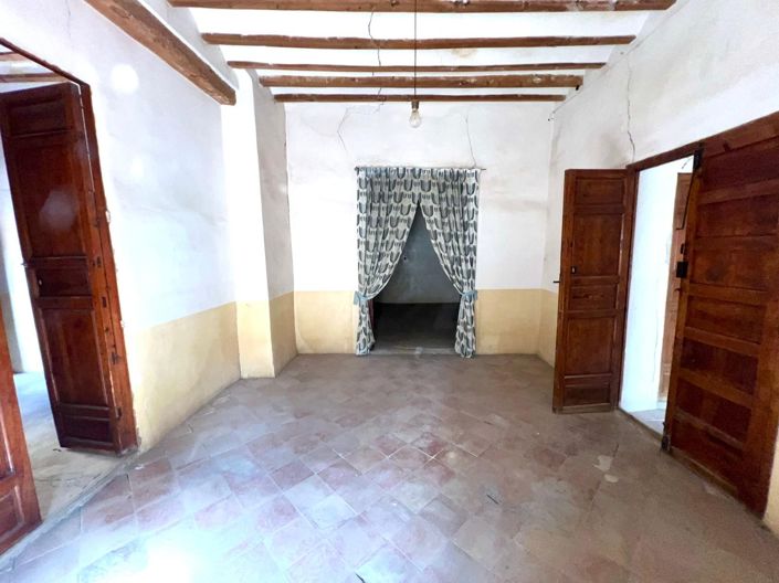 Image No.12-8 Bed Townhouse for sale