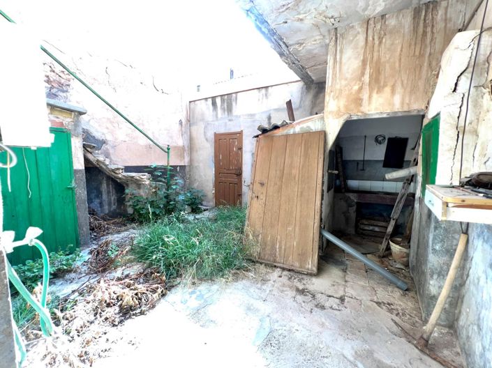 Image No.30-8 Bed Townhouse for sale