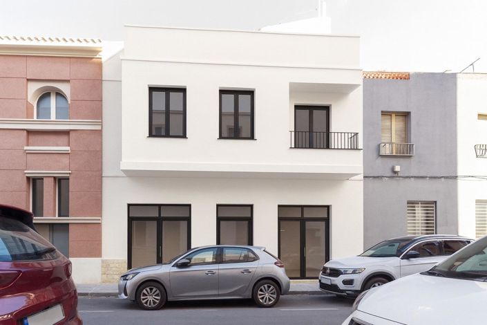 Image No.1-3 Bed Townhouse for sale