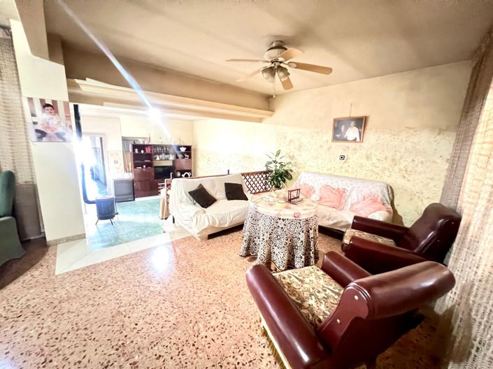 Image No.1-6 Bed Townhouse for sale