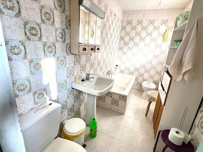 Image No.25-6 Bed Townhouse for sale